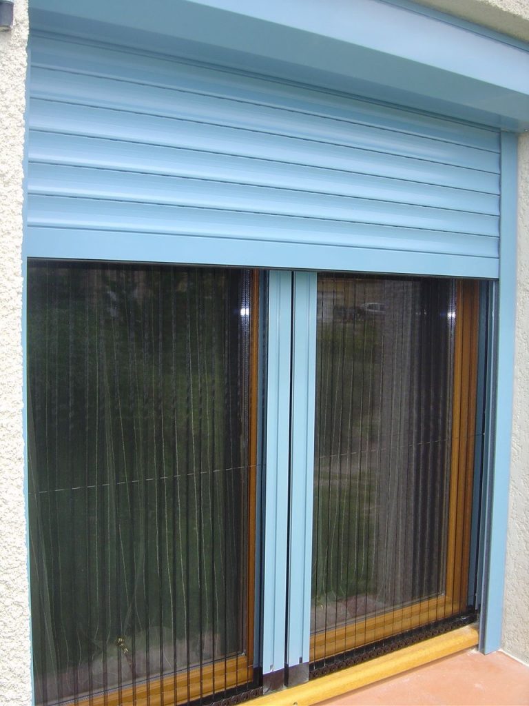 Electric roller shutter, blue color. A special manufacture for one of our American customers. We also made him a pleated mosquito net in the same color.