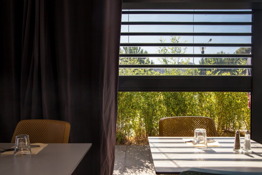 Clausio transparent roller shutter